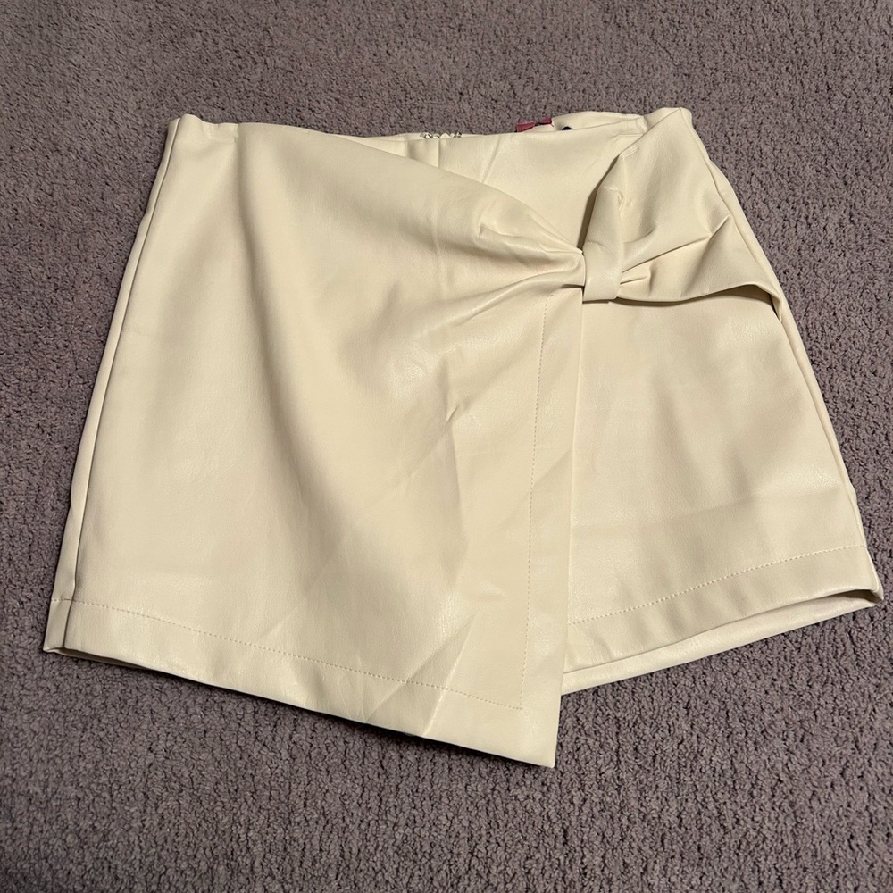 Francesca's Collections Cream Skort - faux leather